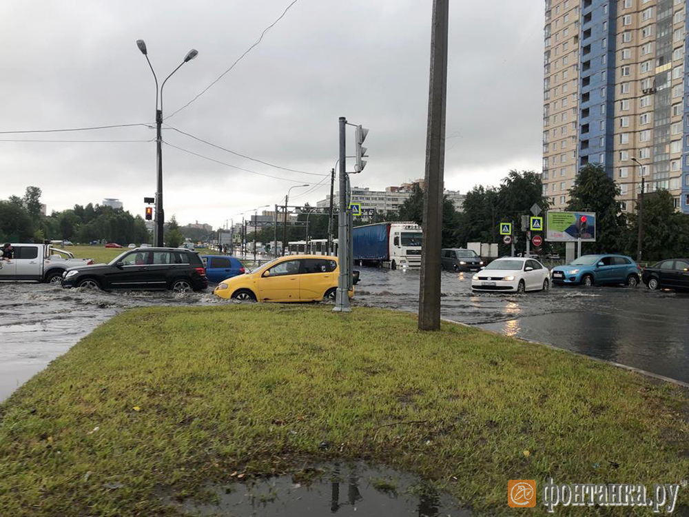 Потоп в районе улиц Парашютной и Новикова